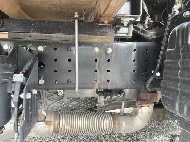 三菱ふそうキャンター平ボディ小型（2t・3t）[写真18]