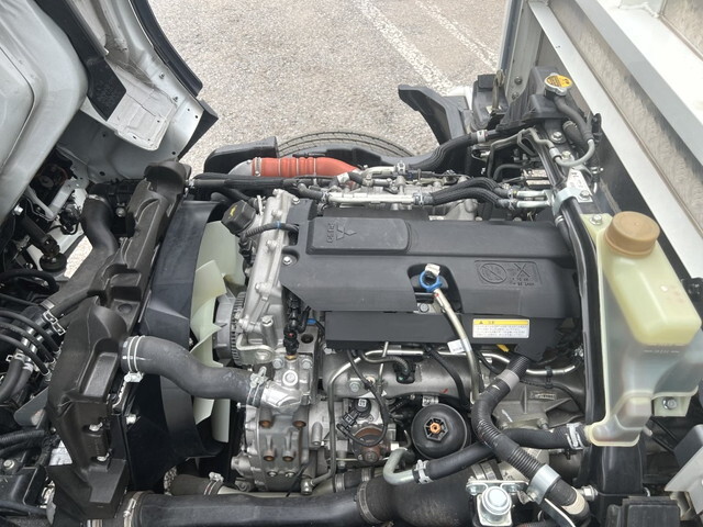 三菱ふそうキャンター平ボディ小型（2t・3t）[写真32]