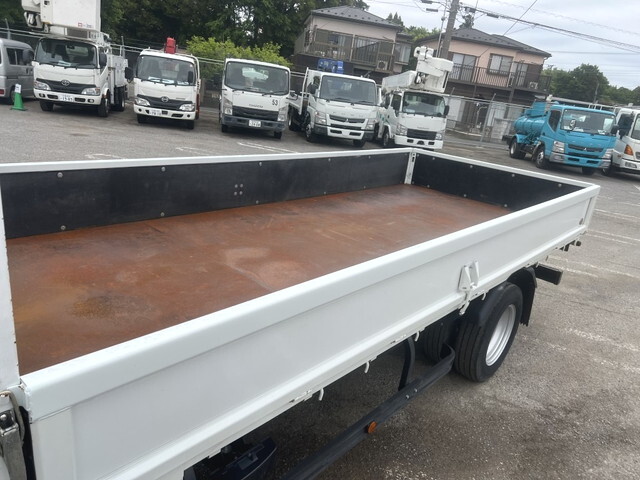 三菱ふそうキャンター平ボディ小型（2t・3t）[写真07]