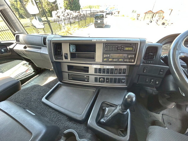 日野プロフィアセルフローダー大型（10t）[写真12]