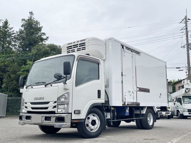 いすゞエルフ冷凍車（冷蔵車）小型（2t・3t）[写真01]