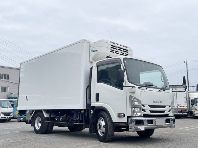 いすゞエルフ冷凍車（冷蔵車）小型（2t・3t）[写真03]