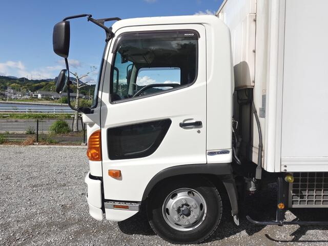 日野レンジャー冷凍車（冷蔵車）中型（4t）[写真11]
