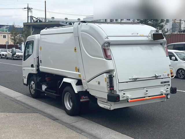 三菱ふそうキャンターパッカー車（塵芥車）小型（2t・3t）[写真02]