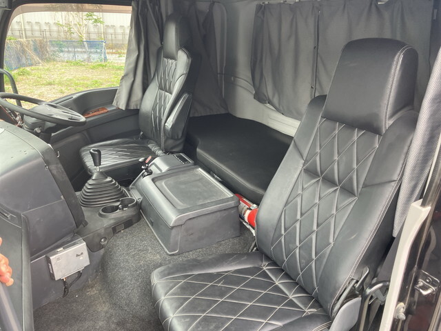 いすゞギガトレーラーヘッド（トラクターヘッド）大型（10t）[写真36]