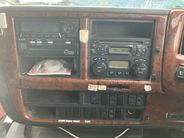 いすゞギガトレーラーヘッド（トラクターヘッド）大型（10t）[写真38]
