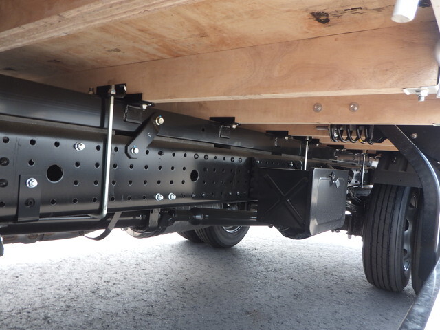 三菱ふそうキャンター平ボディ小型（2t・3t）[写真17]