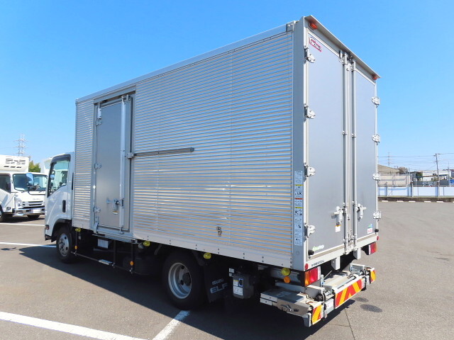 いすゞエルフアルミバン小型（2t・3t）[写真04]