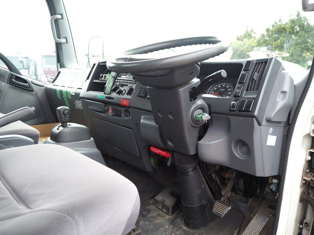 日産アトラスアルミブロック小型（2t・3t）[写真32]