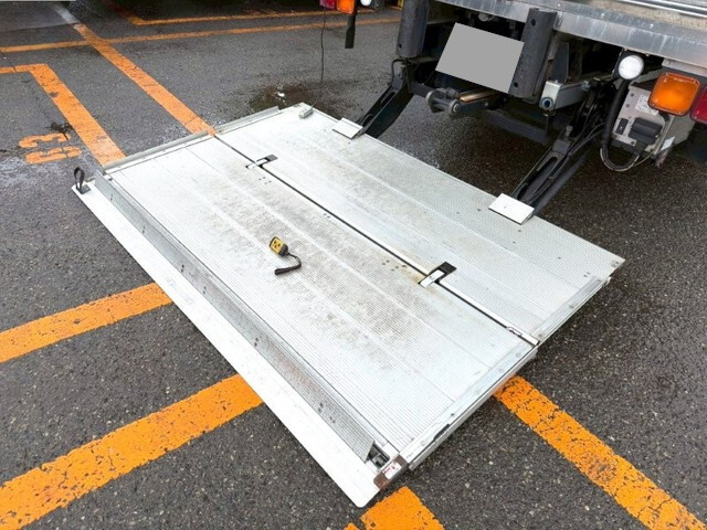 いすゞフォワード冷凍車（冷蔵車）増トン（6t・8t）[写真06]