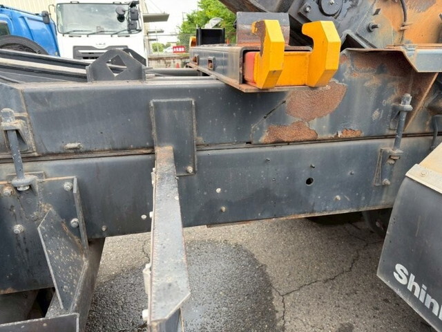 UDトラックスクオンコンテナ専用車大型（10t）[写真13]