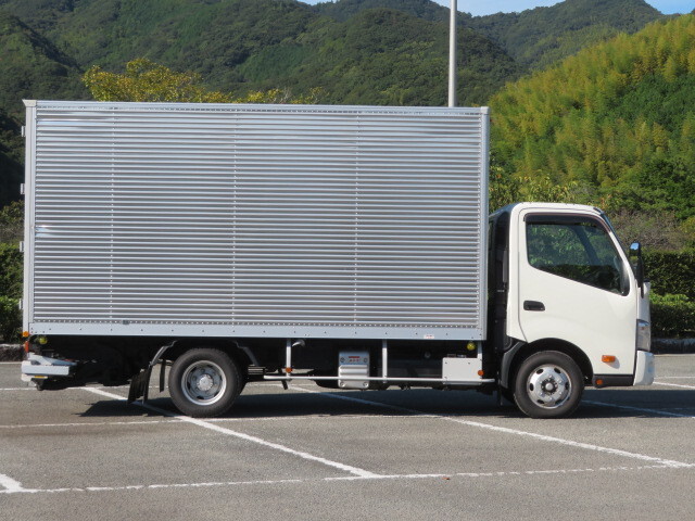 日野デュトロアルミバン小型（2t・3t）[写真04]
