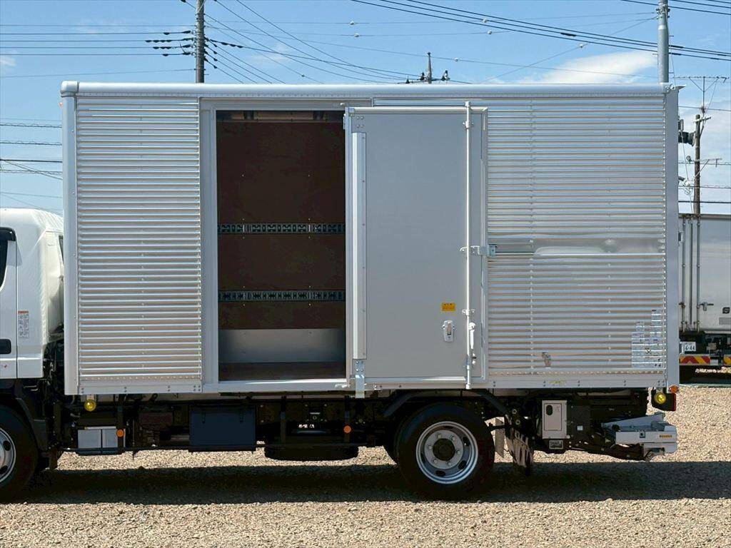 三菱ふそうキャンターアルミバン小型（2t・3t）[写真12]