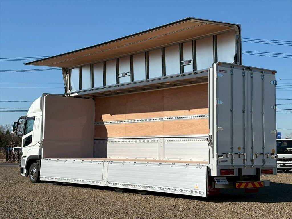 三菱ふそうスーパーグレートアルミウイング大型（10t）[写真12]