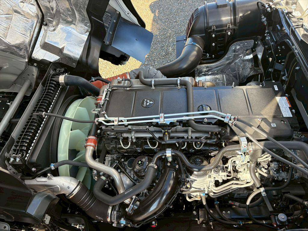 三菱ふそうスーパーグレートアルミウイング大型（10t）[写真19]