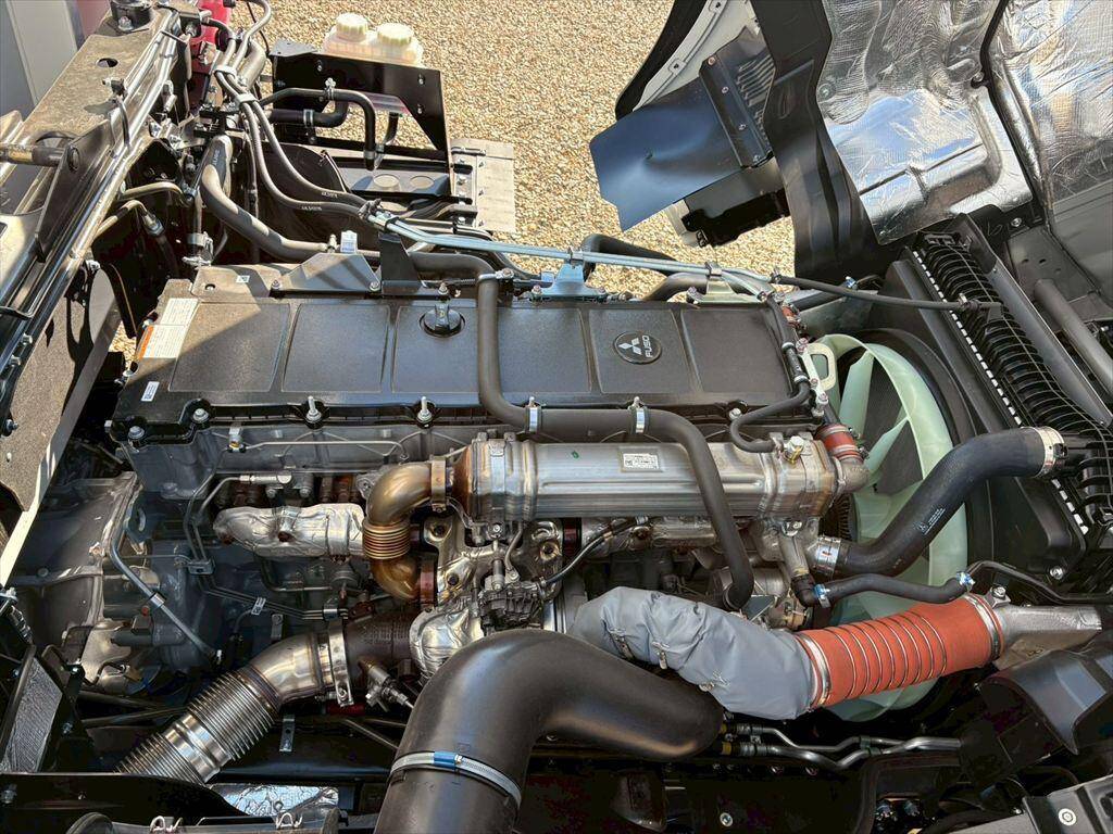 三菱ふそうスーパーグレートアルミウイング大型（10t）[写真20]