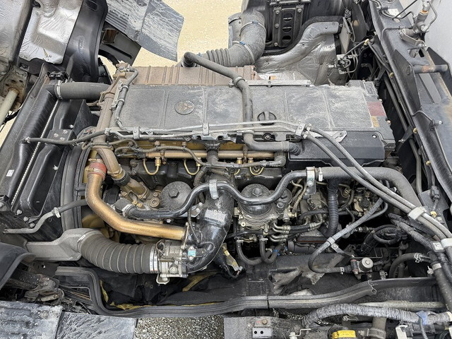 三菱ふそうスーパーグレートアルミウイング大型（10t）[写真16]