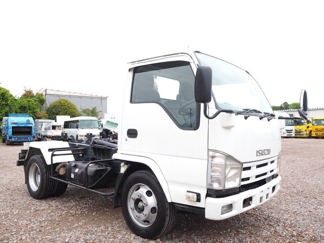 いすゞエルフコンテナ専用車小型（2t・3t）[写真01]