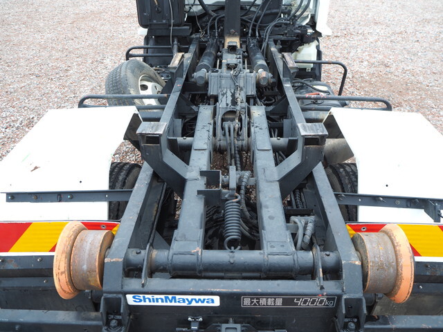 いすゞエルフコンテナ専用車小型（2t・3t）[写真10]