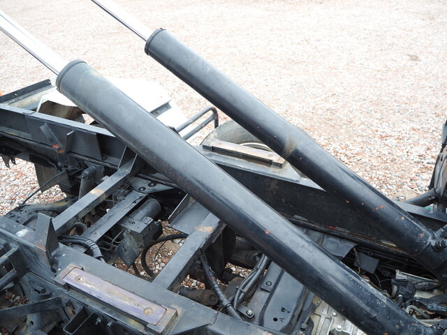 いすゞエルフコンテナ専用車小型（2t・3t）[写真32]