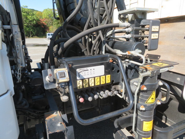 三菱ふそうファイタークレーン付増トン（6t・8t）[写真27]