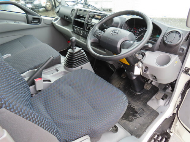 日野デュトロ冷凍車（冷蔵車）小型（2t・3t）[写真10]