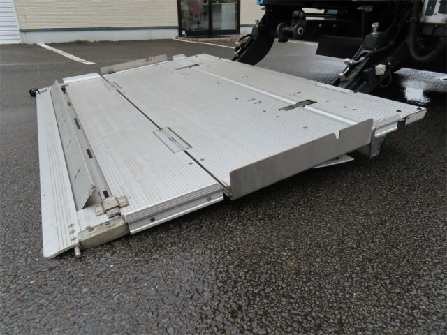 日野デュトロ冷凍車（冷蔵車）小型（2t・3t）[写真27]