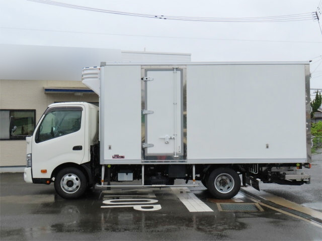 日野デュトロ冷凍車（冷蔵車）小型（2t・3t）[写真03]