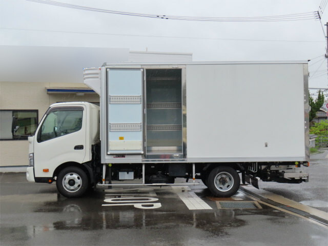 日野デュトロ冷凍車（冷蔵車）小型（2t・3t）[写真09]