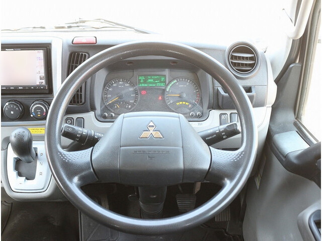 三菱キャンター平ボディ小型（2t・3t）[写真25]