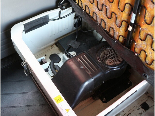 三菱キャンター平ボディ小型（2t・3t）[写真38]