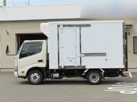 日野デュトロ冷凍車（冷蔵車）小型（2t・3t）[写真04]