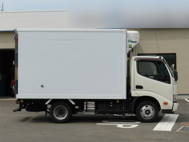 日野デュトロ冷凍車（冷蔵車）小型（2t・3t）[写真04]