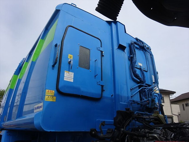三菱ふそうキャンターパッカー車（塵芥車）小型（2t・3t）[写真36]