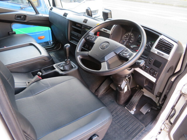 三菱ふそうファイター平ボディ増トン（6t・8t）[写真12]