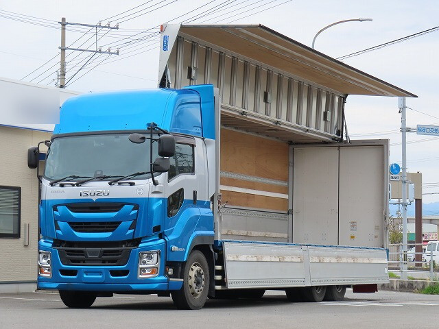 いすゞギガアルミウイング大型（10t）[写真09]