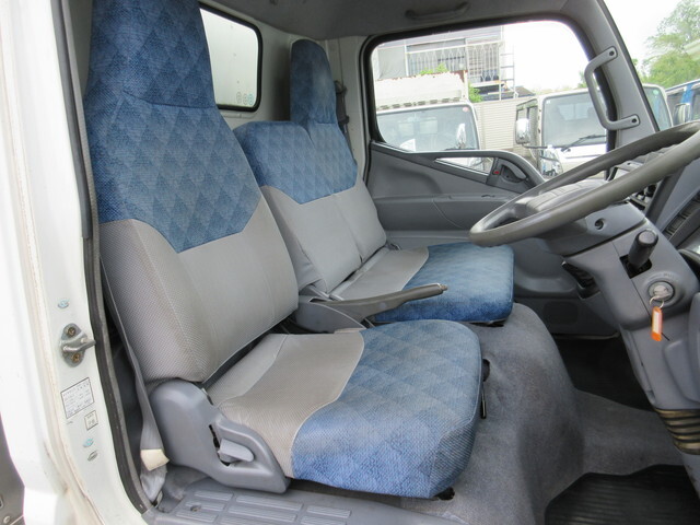 三菱キャンターアルミバン小型（2t・3t）[写真14]