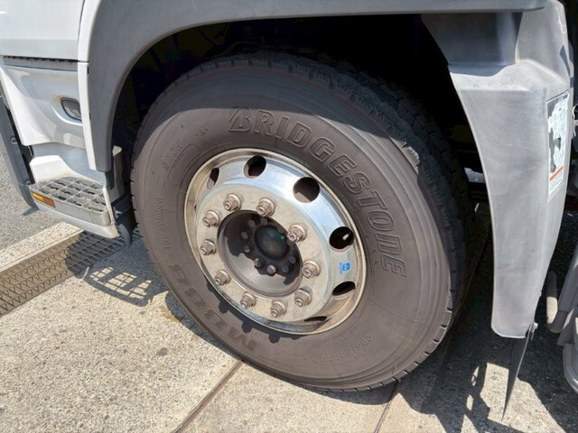 UDトラックスクオントレーラーヘッド（トラクターヘッド）大型（10t）[写真15]