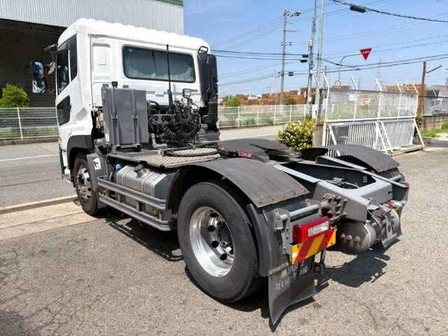 UDトラックスクオントレーラーヘッド（トラクターヘッド）大型（10t）[写真02]