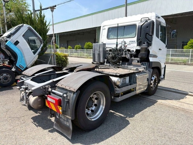 UDトラックスクオントレーラーヘッド（トラクターヘッド）大型（10t）[写真04]