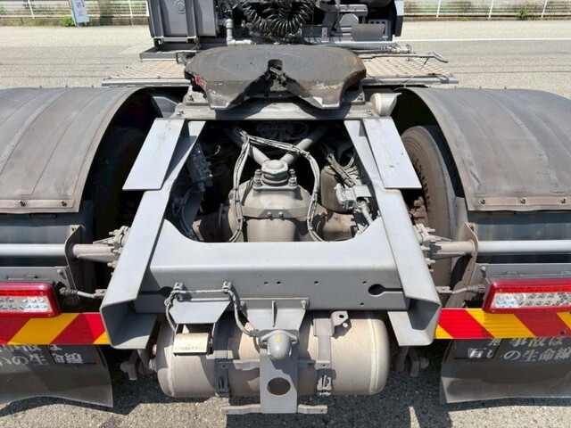 UDトラックスクオントレーラーヘッド（トラクターヘッド）大型（10t）[写真05]