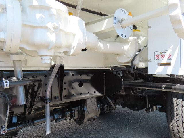 日野デュトロタンク車（タンクローリー）小型（2t・3t）[写真32]