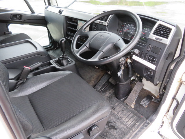 三菱ふそうファイター家畜運搬車中型（4t）[写真15]