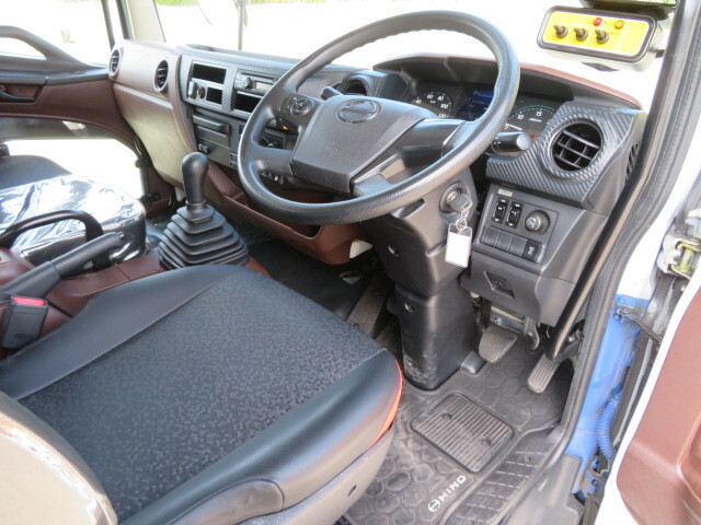 日野レンジャーパッカー車（塵芥車）中型（4t）[写真16]