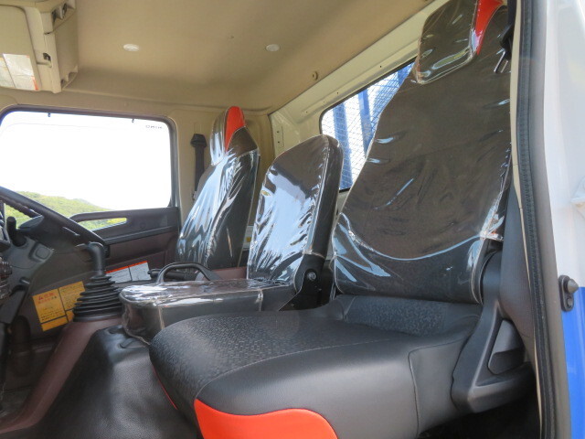 日野レンジャーパッカー車（塵芥車）中型（4t）[写真17]