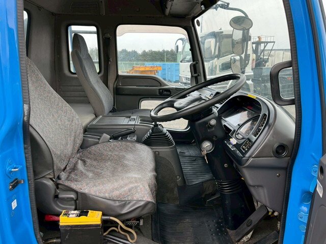 いすゞフォワードコンテナ専用車中型（4t）[写真35]
