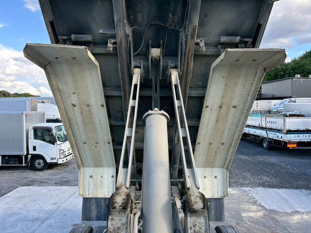 いすゞギガダンプ大型（10t）[写真16]