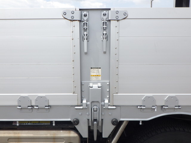 いすゞギガ平ボディ大型（10t）[写真16]