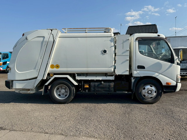 日野デュトロパッカー車（塵芥車）小型（2t・3t）[写真06]