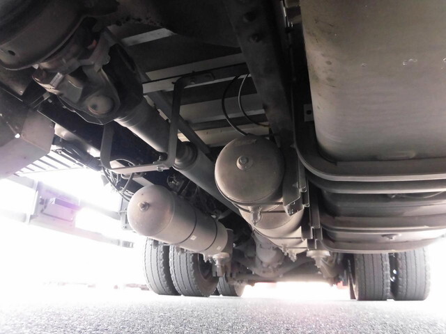 いすゞギガアルミウイング大型（10t）[写真11]